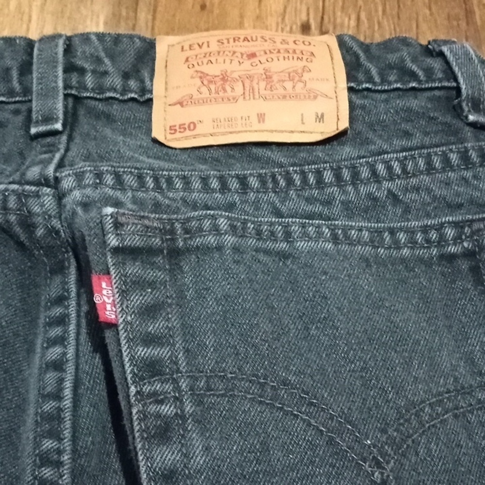 Women's Black Levis 550 M